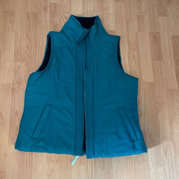 T By Talbots Teal and Navy Blue Reversible Sherpa Puffer Vest Size XL - Picture 11 of 12